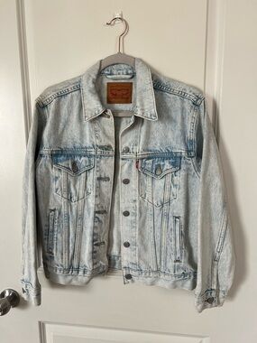 Levi's Light Wash Denim Trucker Jacket - Light Blue